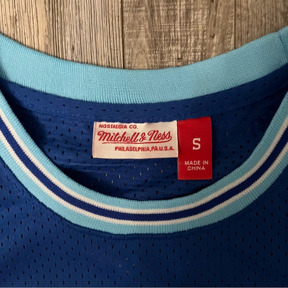 Los Angeles Lakers Kobe Bryant Jersey - Picture 3 of 4